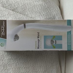 Bella Russo Electronic Massage Wand Spa Wand 13 inch w flexible head in white